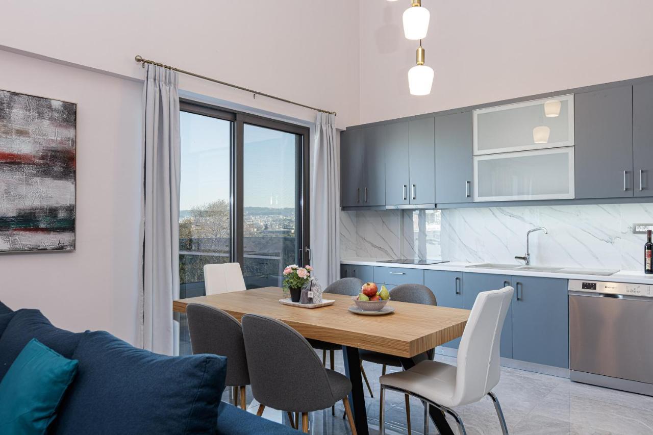 Aurora Suites *